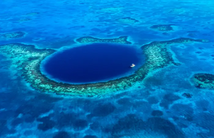 Blue Hole - Canva